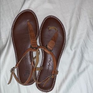 American Eagle sandal